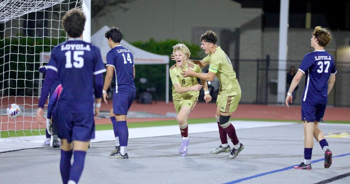 Jserra erkek futbolu Loyola'yı başka bir bölüm unvanını yakalamak için yener