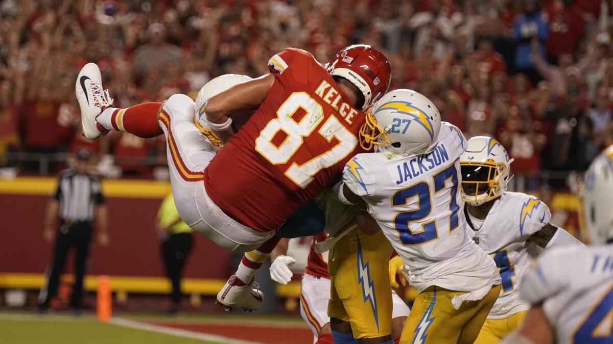 Chiefs rally past Chargers 27-24 in early AFC West showdown – The