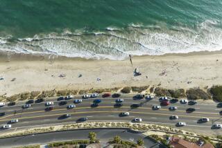 PACIFIC PALISADES, CA - AUGUST 18: Afternoon traffic flows along Pacific Coast Highway in Pacific Palisades near Will Rogers State Beach. Photographed on Thursday, Aug. 18, 2022 in Pacific Palisades, CA. (Myung J. Chun / Los Angeles Times)