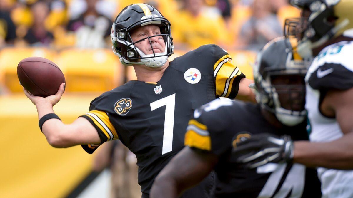 Pittsburgh Steelers quarterback Ben Roethlisberger passes in the first quarter against the Jacksonville Jaguars on Oct. 8, 2017.