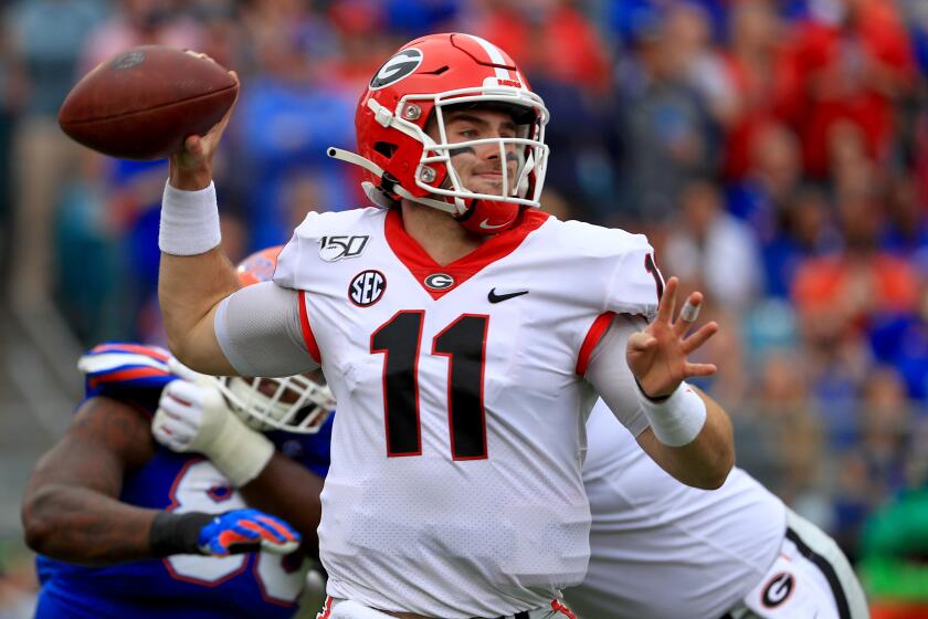 JACKSONVILLE, FLORIDA - NOVEMBER 02: Jake Fromm #11 of the Georgia Bulldogs passes during a game against the Georgia Bulldogs on November 02, 2019 in Jacksonville, Florida. (Photo by Mike Ehrmann/Getty Images) ** OUTS - ELSENT, FPG, CM - OUTS * NM, PH, VA if sourced by CT, LA or MoD **