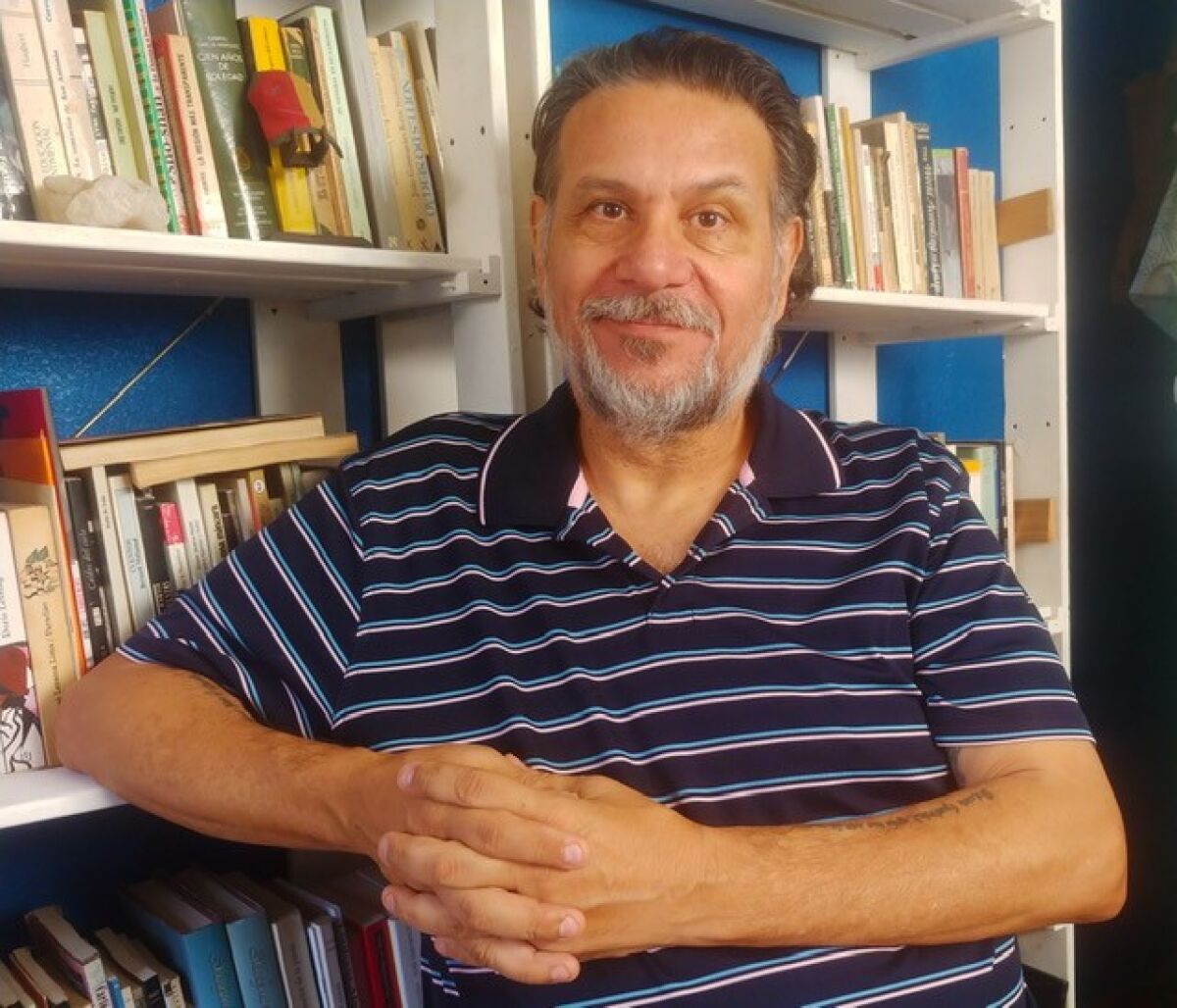 Luis Humberto Crosthwaite autor de "El Gran Preténder".