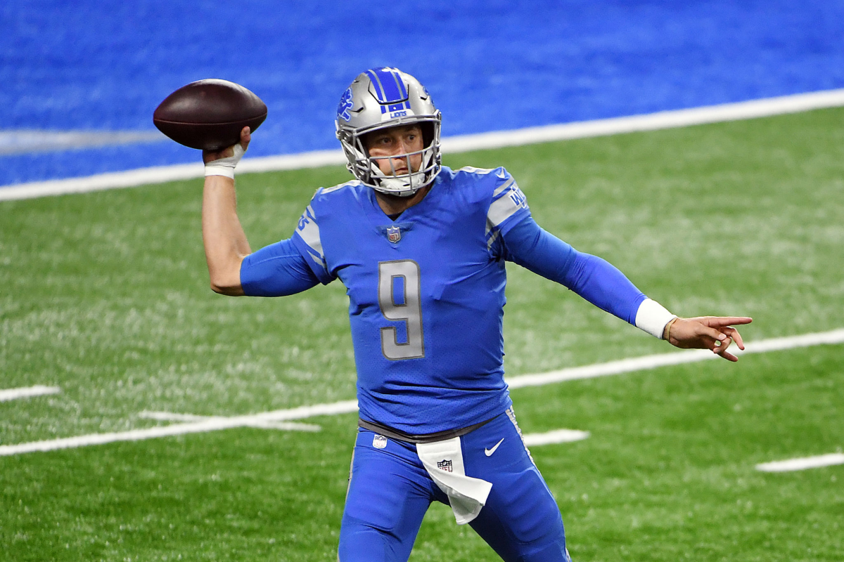 Matthew Stafford throws a pass during a game between the Lions and Packers.