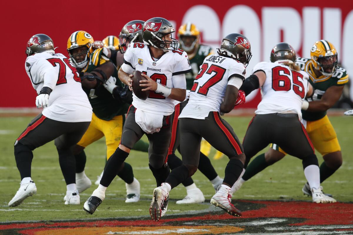 Tampa Bay Buccaneers quarterback Tom Brady looks to throw a pass against the Green Bay Packers.