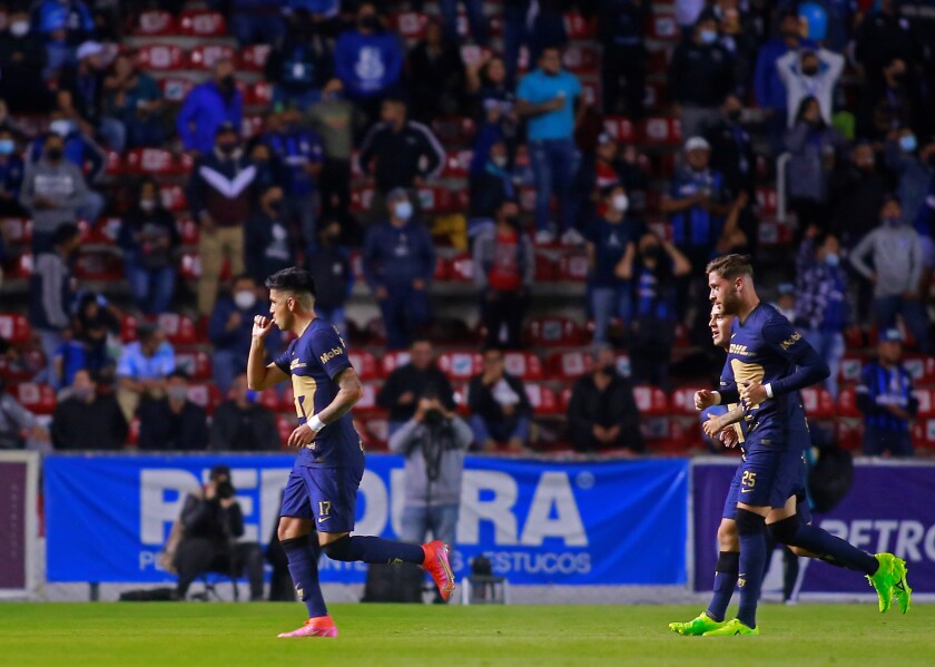 Los Pumas derrotan al Querétaro y se afianzan en el liderato del Clausura