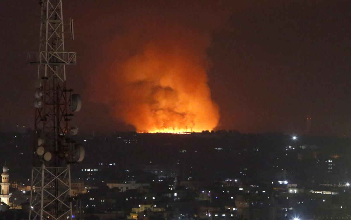 Un incendio arde en la Franja de Gaza 