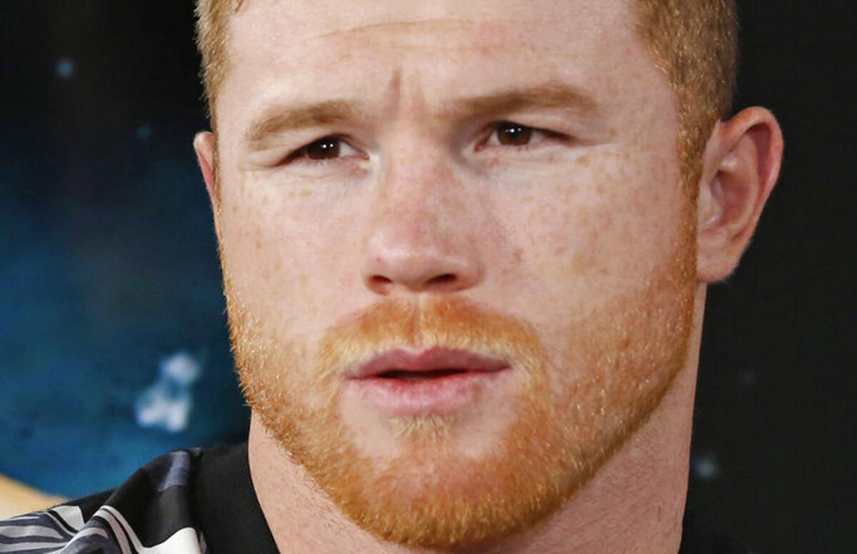 ARCHIVO - El boxeador mexicano Saúl "Canelo" Álvarez