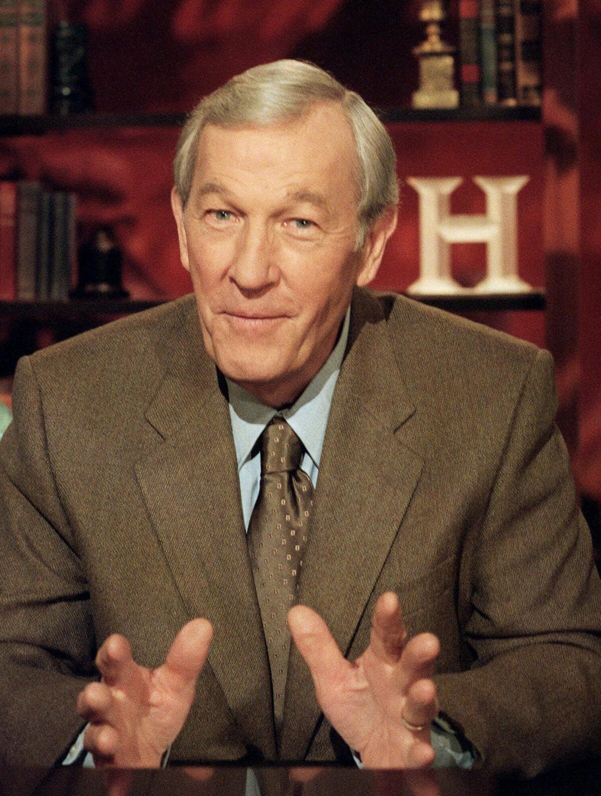 Roger Mudd tapes a segment for the History Channel in 2001.