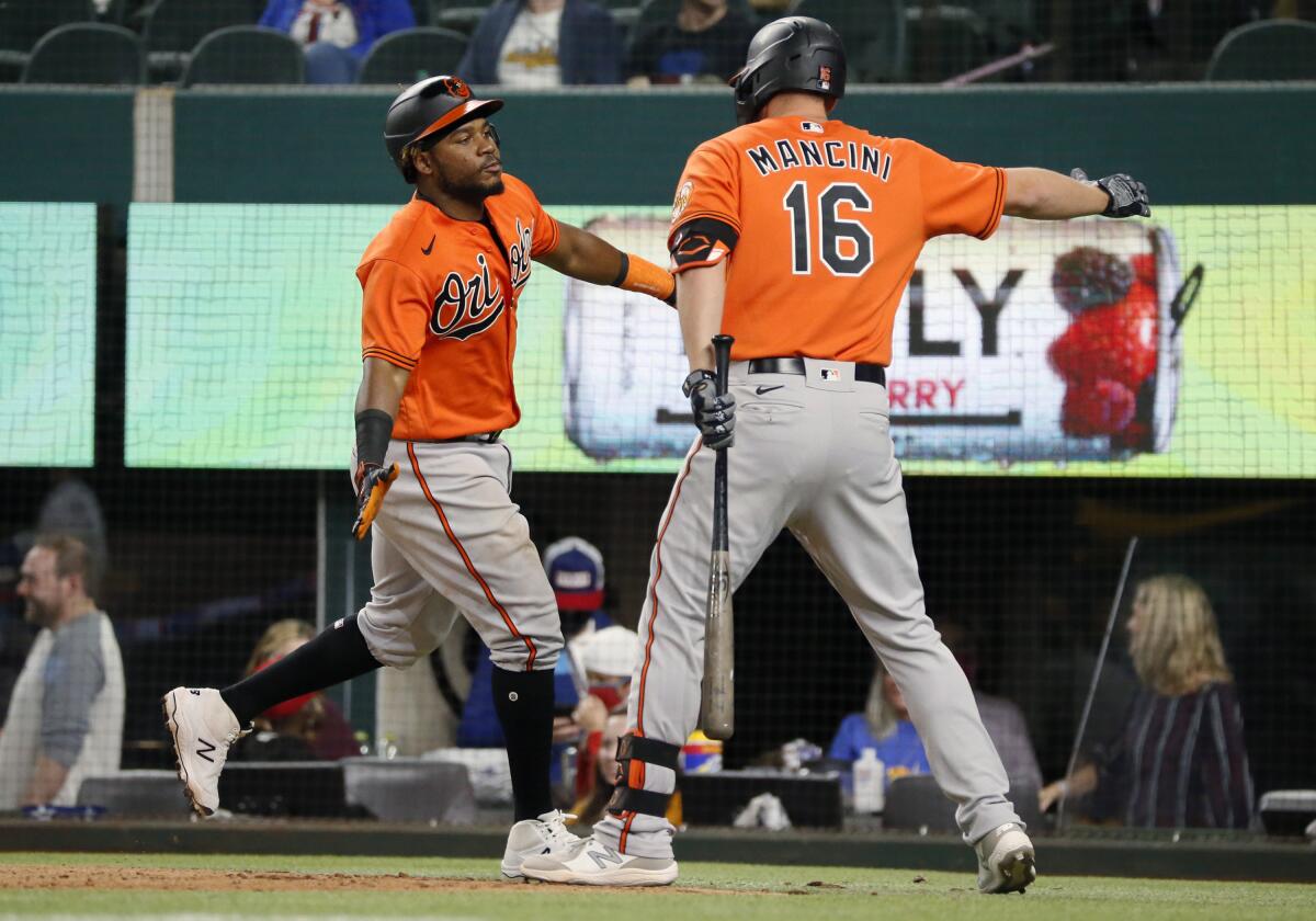 Orioles' Cedric Mullins makes leaping catch, hits go-ahead home