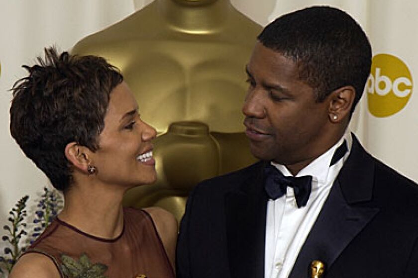 Halle Berry and Denzel Washington with their Oscars in 2002.