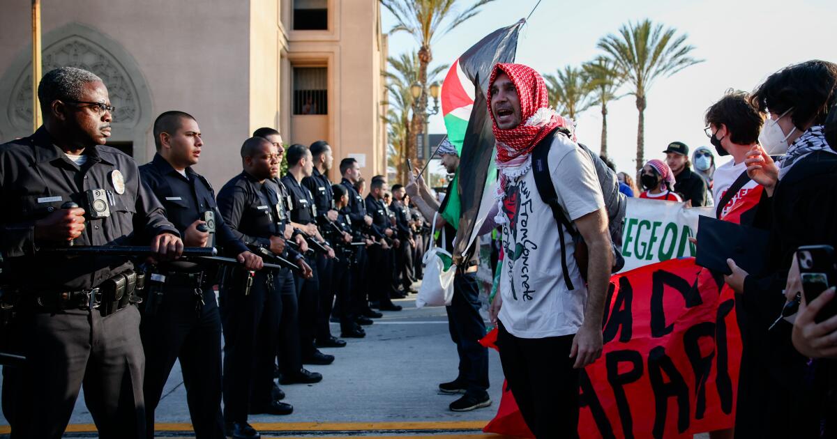 Pomona Faculty moved commencement to Shrine, and protesters adopted