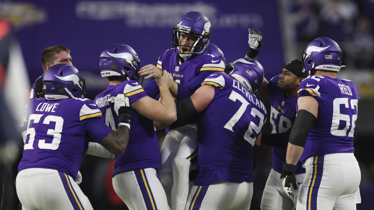 Vikings complete greatest comeback in NFL history with 39-36 overtime win  over Colts – Twin Cities