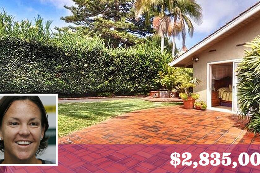 Retired tennis pro Lindsay Davenport has sold her home in a guarded Laguna Beach community for $2.835 million.