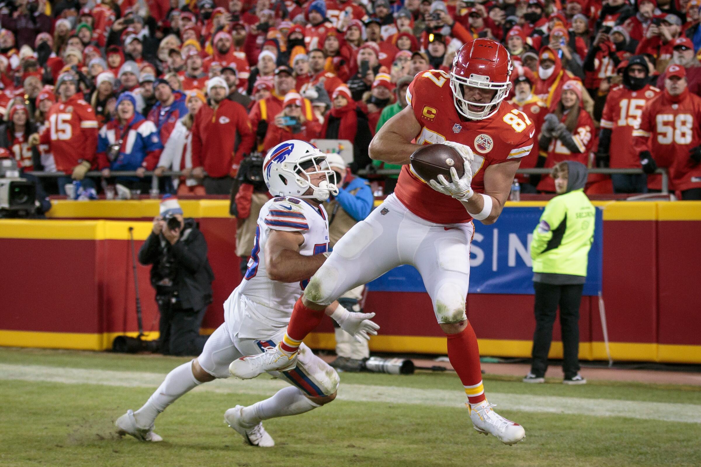 Kansas City Chiefs tight end Travis Kelce (87) makes the game-winning reception in the end zone against the Buffalo Bills. 