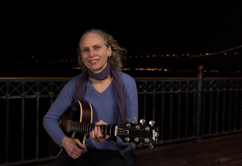 Mimi Fox llama a la guitarra "Herramienta muy majestuosa."