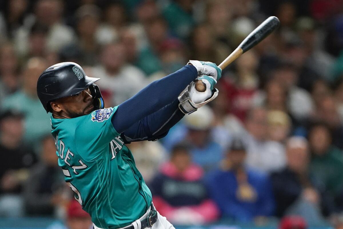 All-star outfielder Teoscar Hernández agrees to Dodgers deal - Los ...