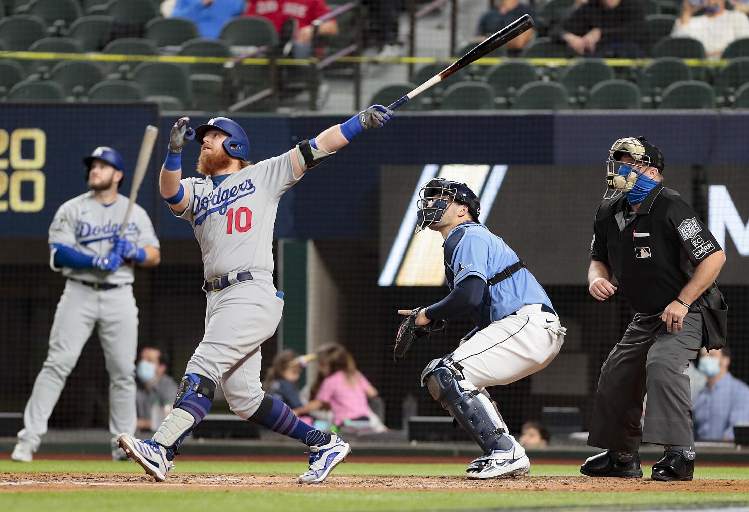 Justin Turner celebrates with Dodgers on field after positive