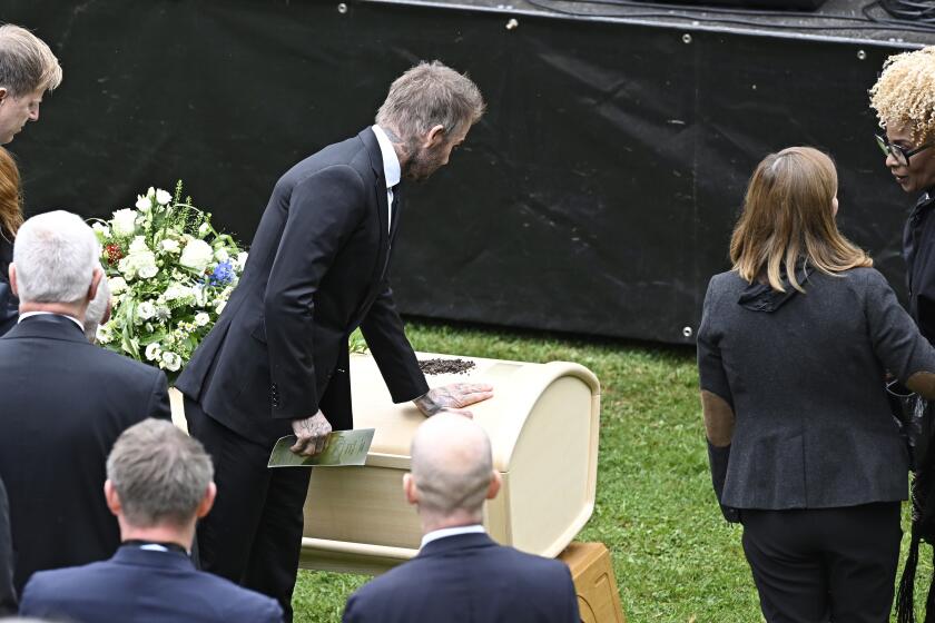 David Beckham frente al museo de Torsby después del funeral del exentrenador sueco de la selección inglesa Sven-Göran Eriksson el viernes 13 de septiembre del 2024. (Tommy Pedersen/TT News Agency via AP)