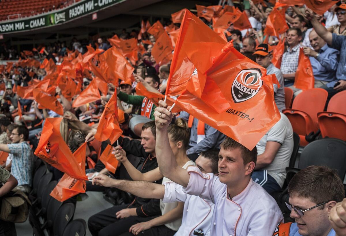 Foto de archivo de la afición del Donetsk Shakhtar.