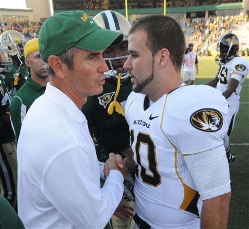 Baylor University head football coach Art Briles, left, shakes hands with Missouri quarterback Chase Daniel, right, following their NCAA college football game Saturday Nov. 1, 2008 in Waco, Texas. Missouri defeated Baylor 31-28. (AP Photo/Rod Aydelotte)