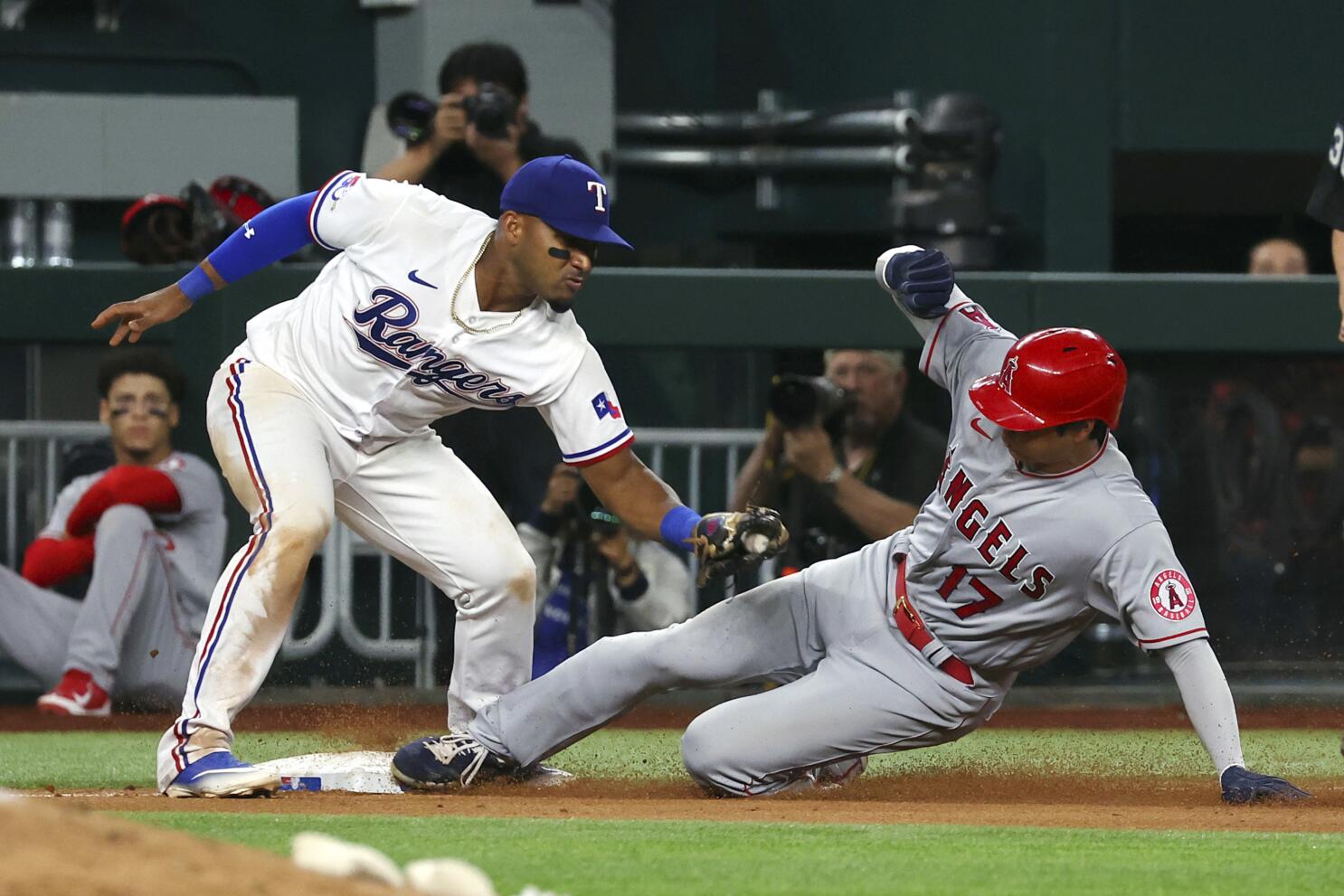 Ohtani homers again, Syndergaard pitches Angels past Rangers
