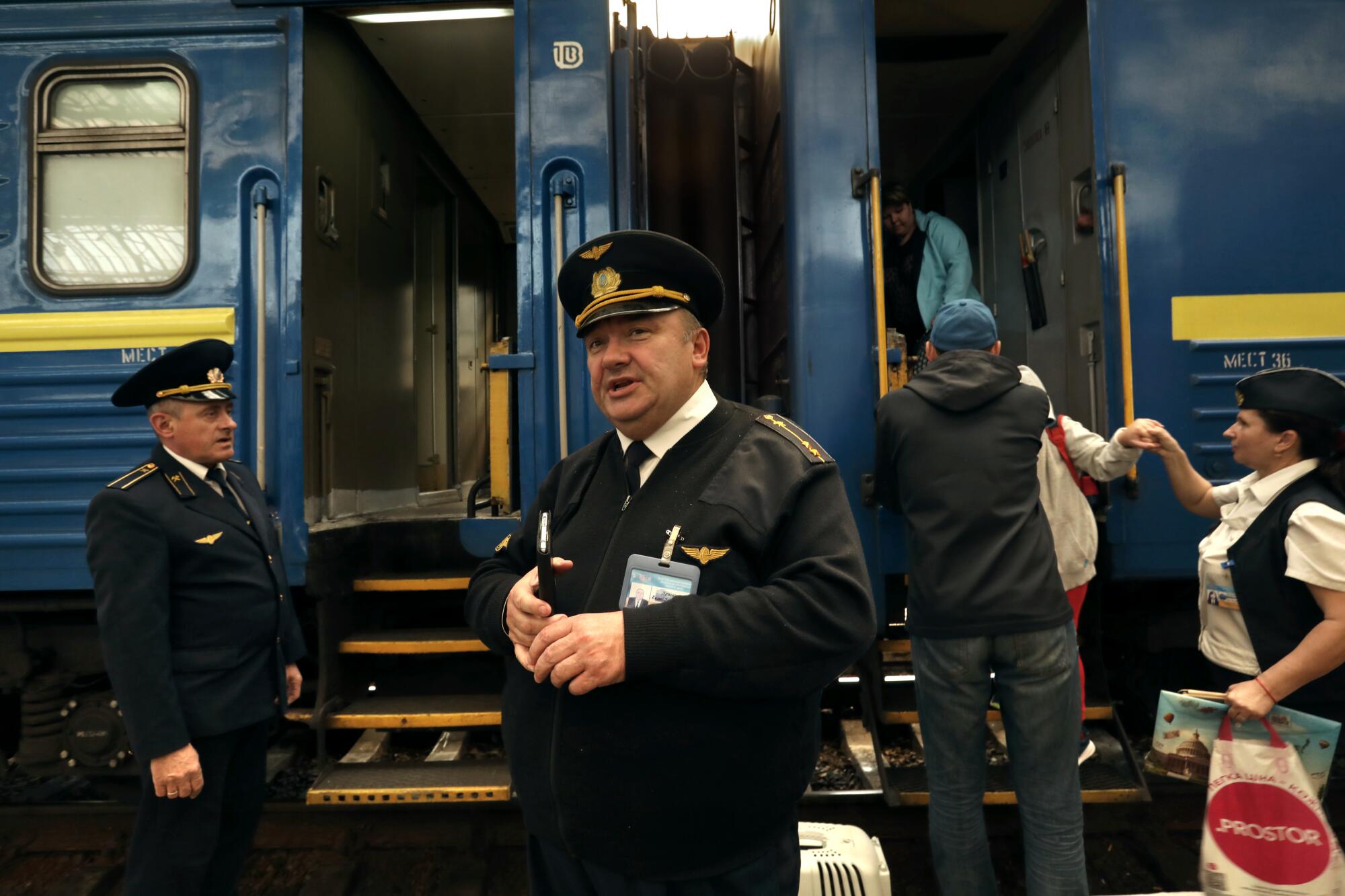 A Conductor on a Mission to Help Ukraine - The New York Times