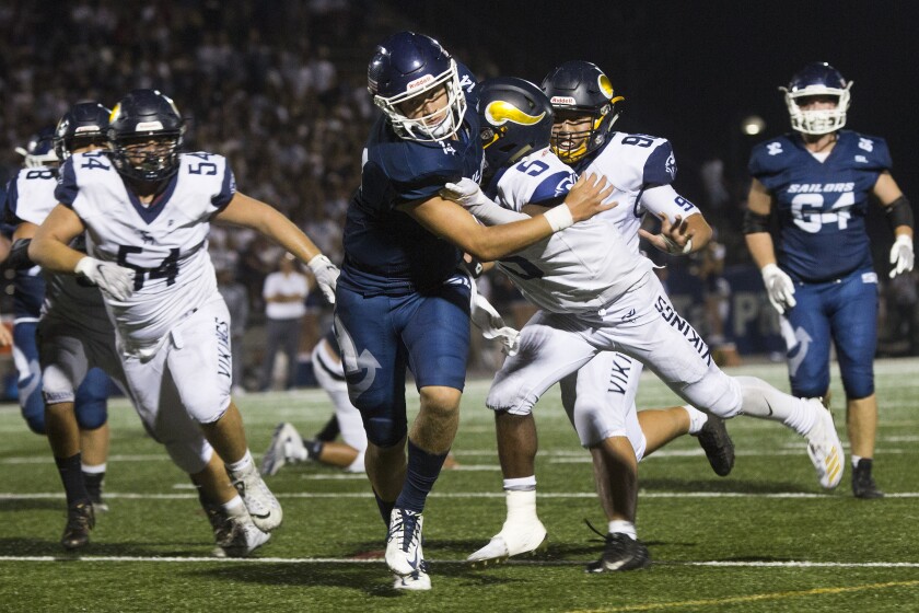 tn-dpt-sp-nb-newport-football-santa-monica-20190920_02.jpg