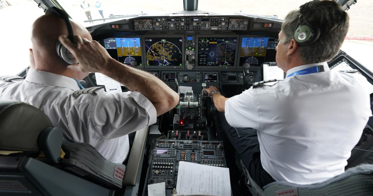 Alaska Airlines 'breakdown' spotlights pilots' mental health issues - Los  Angeles Times