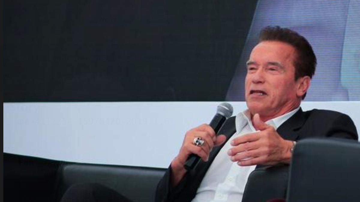 El actor y exgobernador del estado de California (EEUU) Arnold Schwarzenegger participan en un foro este viernes, en San Cristóbal, en el estado de Guanajuato (México). EFE/ Luis Ramírez