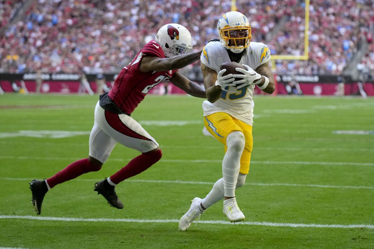 Chargers receiver Keenan Allen pulls in a touchdown catch as Cardinals cornerback Trayvon Mullen (21) attempts to defend.