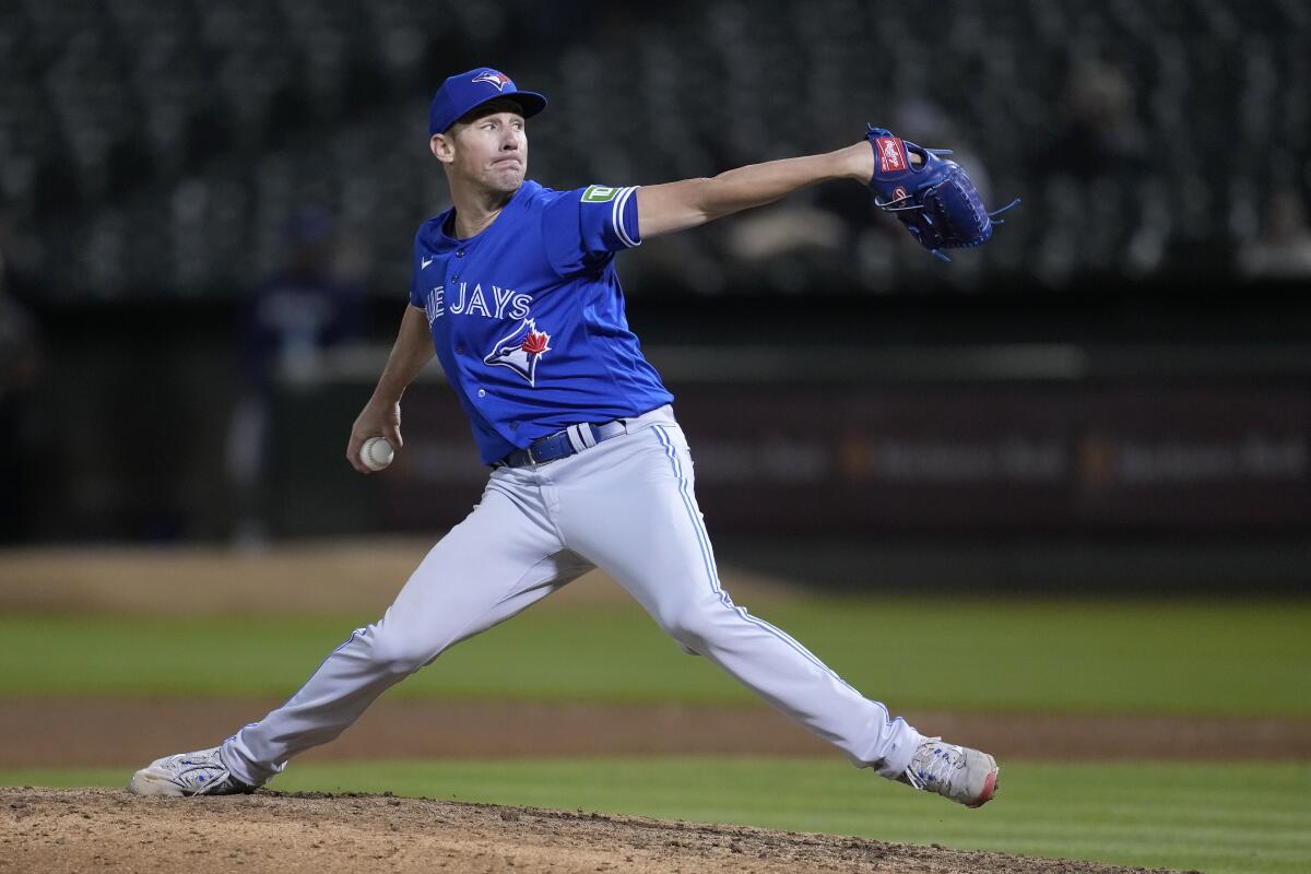 Bassitt goes 8 strong for Jays, who improve playoff positioning in