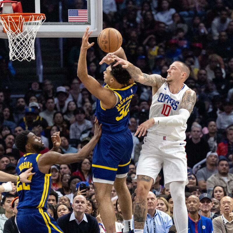 Clippers center Daniel Theis, right, tries to block a shot by Golden State Warriors forward Trayce Jackson-Davis.