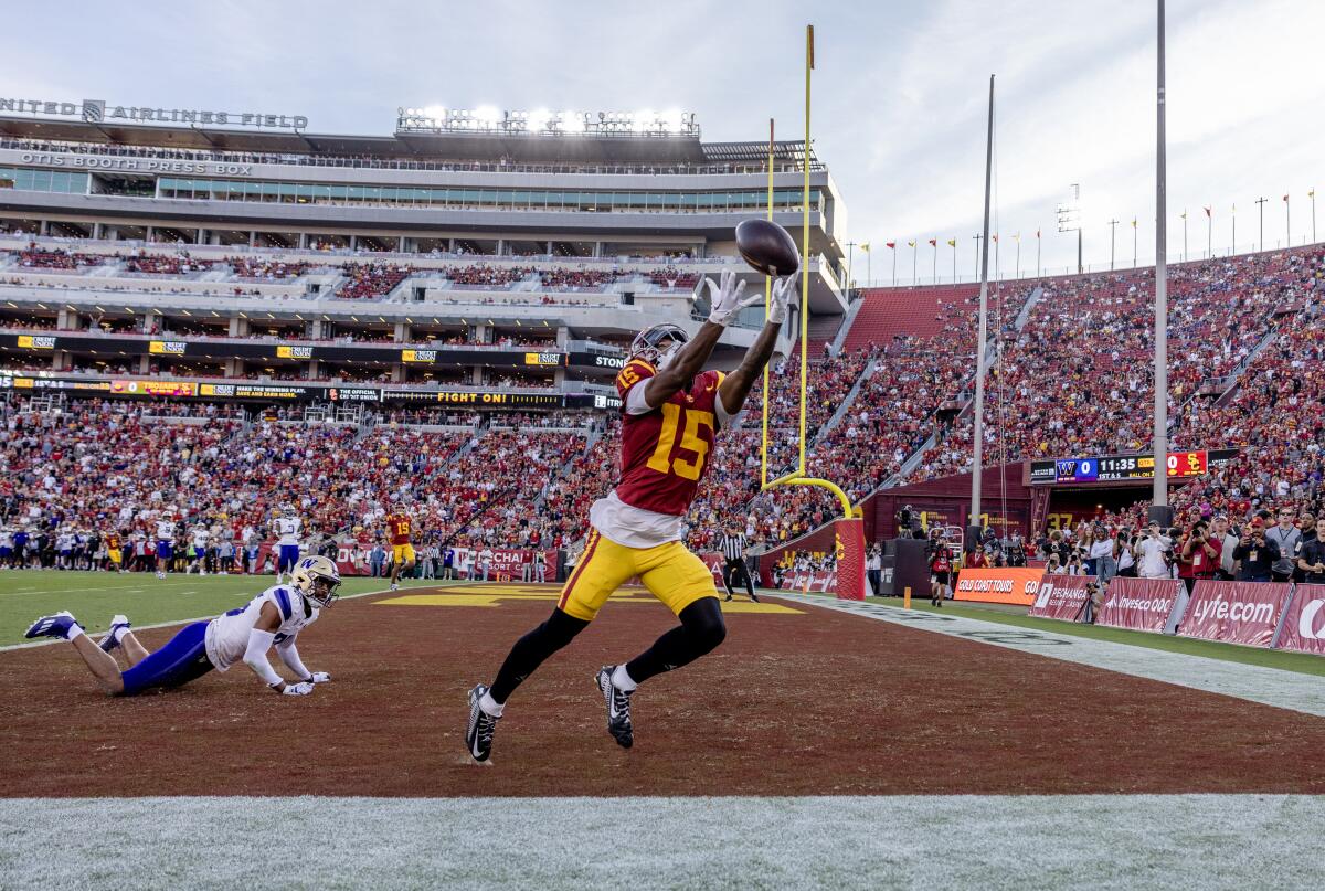 USC wide receiver Dorian Singer can't quite haul in a potential touchdown pass during the first quarter against Washington.