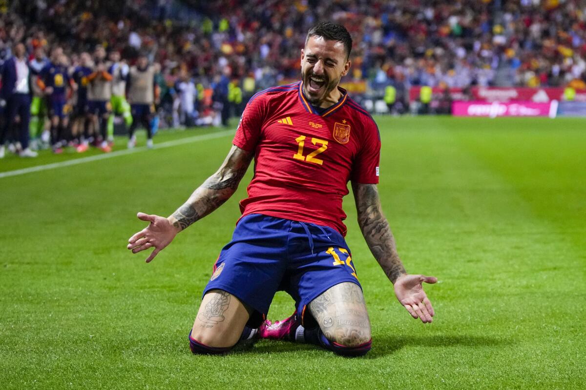 Joselu celebra tras anotar el tercer gol de España en la victoria 3-0 ante Noruega 