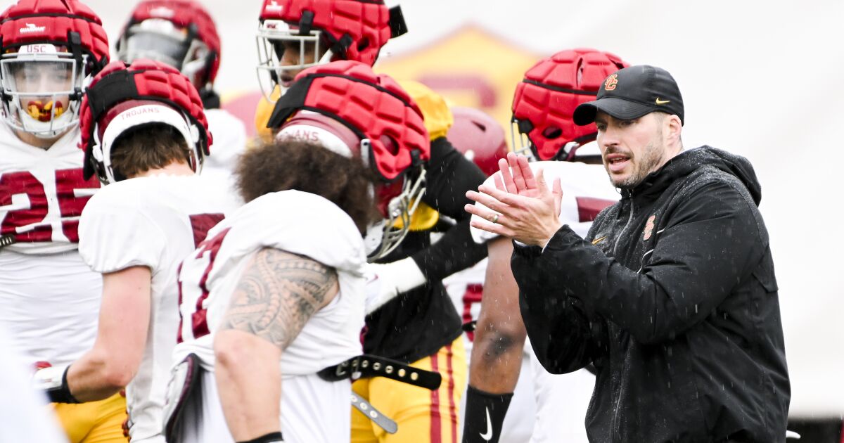 Alex Grinch dit que l’USC ne peut pas précipiter sa refonte défensive