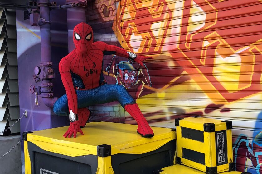 Cómo Disney hizo volar a Spiderman sobre el Avengers Campus de California  Adventure - Los Angeles Times