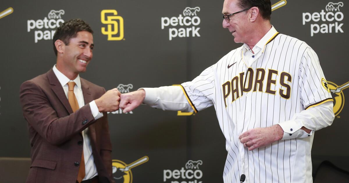 Padres' first offseason fix: addressing the rift between Bob Melvin and  A.J. Preller