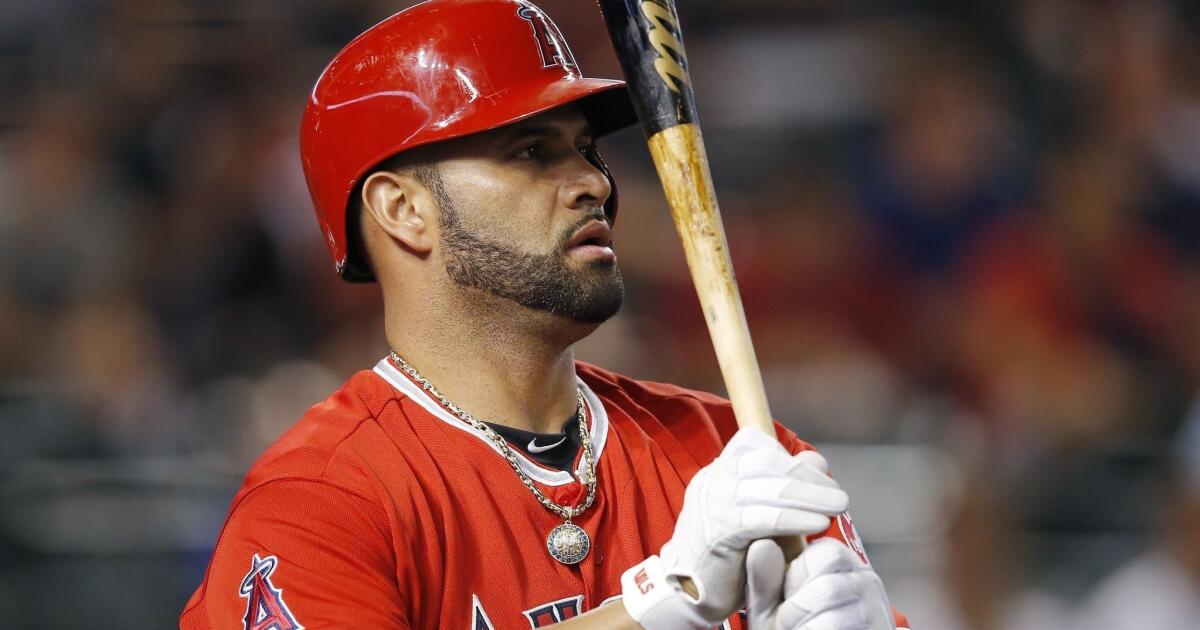 Pujols gives young fan his jersey, 06/20/2019