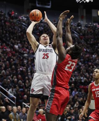 SDSU's Elijah Saunders thrives in his new role coming off the bench ...
