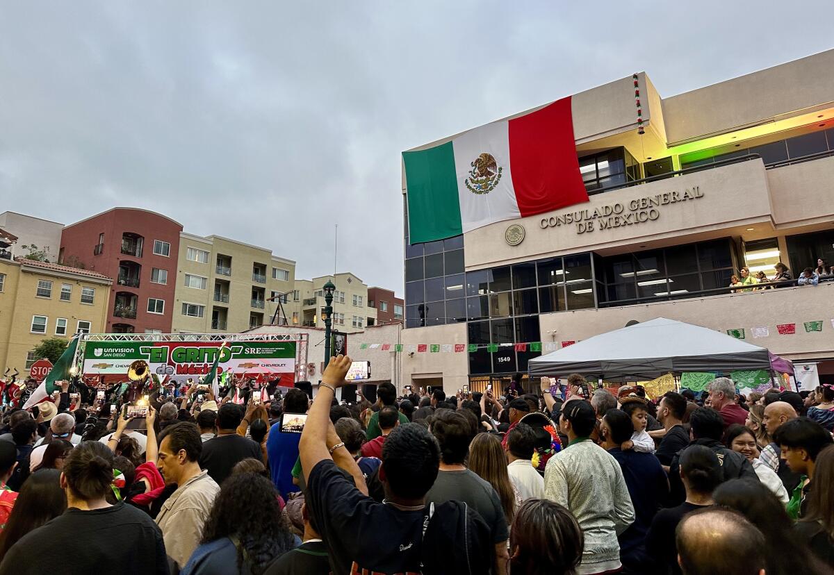 Cerca de 5,000 personas celebraron el Grito de Independencia de México