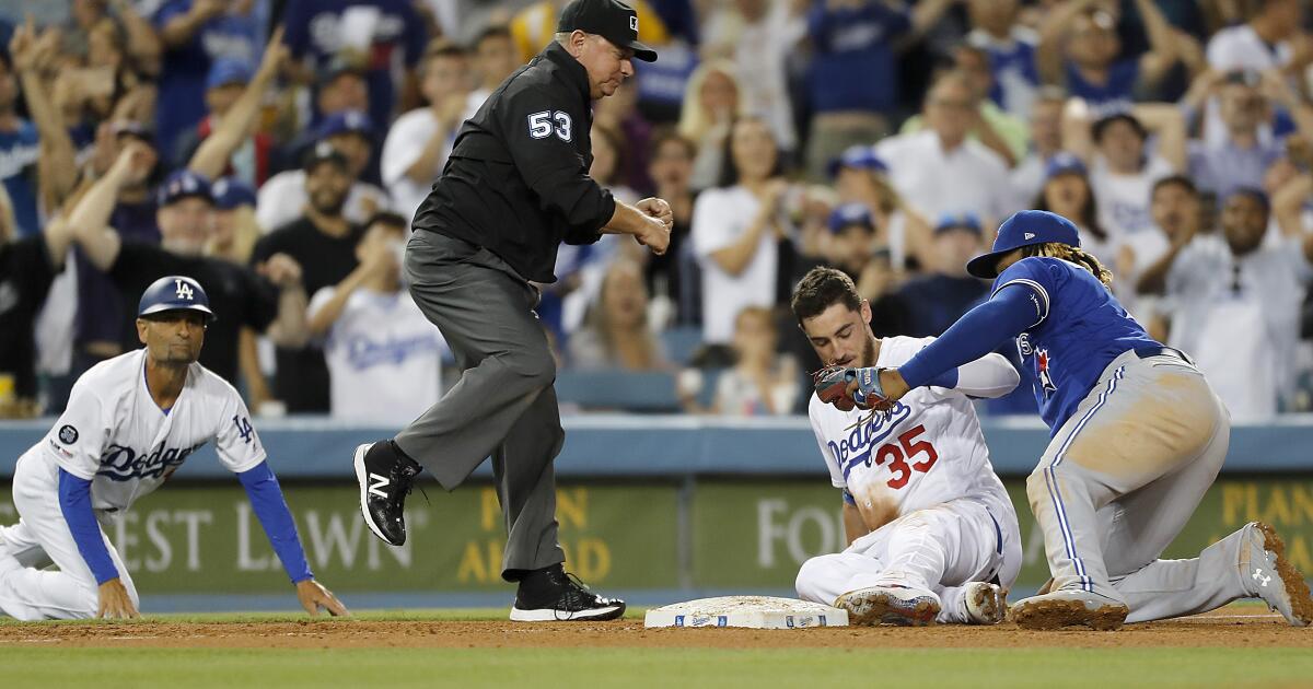 Cody Bellinger gets caught with his pants down – New York Daily News