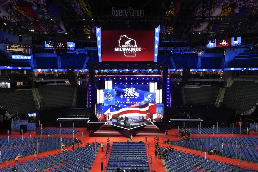 El escenario en Milwaukee, donde se realizará la Convención Nacional Republicana, el 14 de julio del 2024. (Foto AP/Paul Sancya)