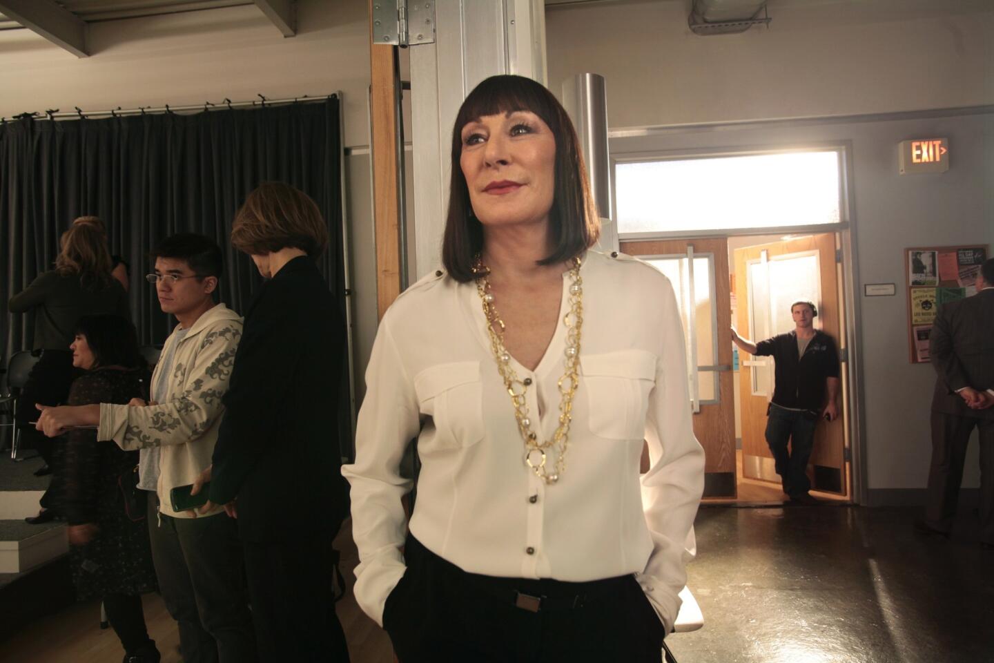 Anjelica Huston Discusses Her Memoir A Story Lately Told Los Angeles Times