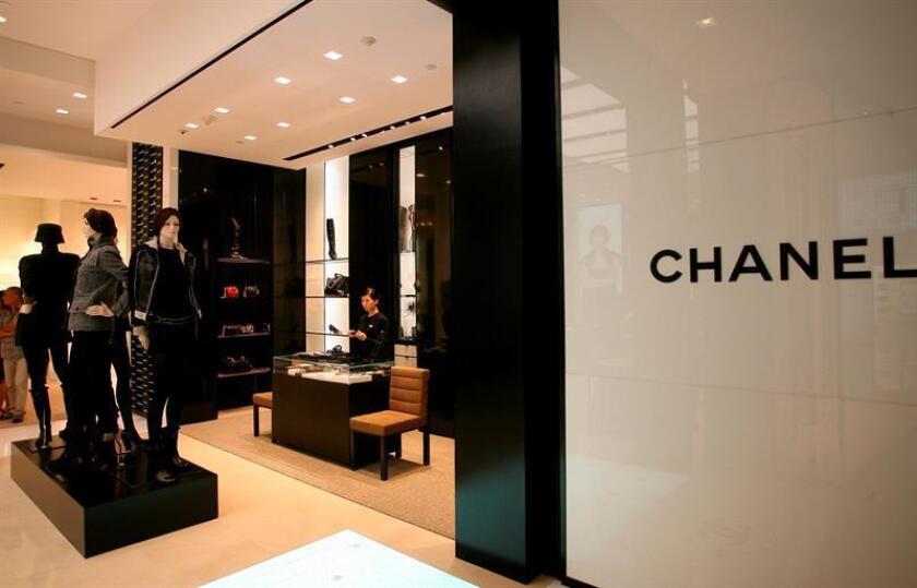 Vista del interior de una boutique de Chanel. EFE/Archivo