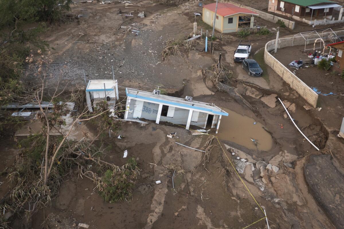 Una vivenda, en medio del lodo, tras ser arrasada por el huracán Fiona