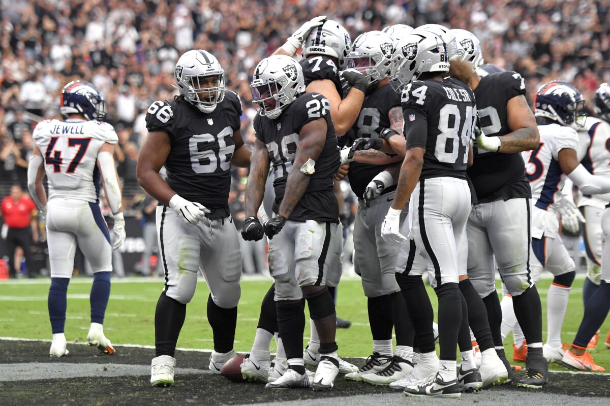 Jacobs, defense lead Raiders to 1st win, 32-23 over Broncos - The San Diego Union-Tribune
