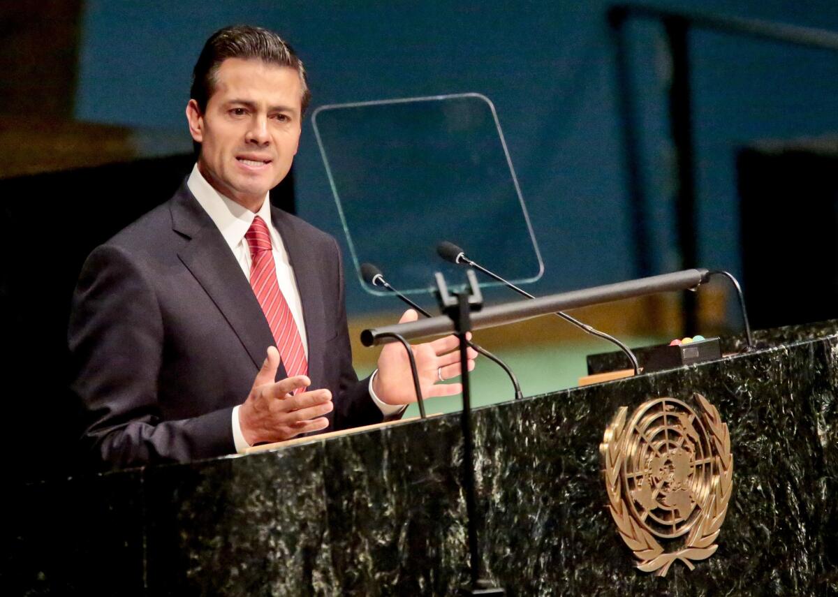 El presidente de México Enrique Peña Nieto ofrece un discurso durante la cumbre sobre drogas que se celebra en la sede de las Naciones Unidas, el martes 19 de abril de 2016. (AP Foto/Bebeto Matthews)