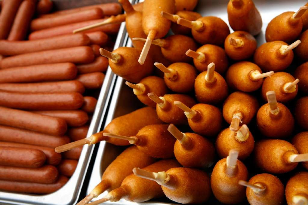 Hot dogs, bacon, cold cuts and other processed meats have been linked to higher cancer risk, even ones made from poultry. The nitrates, nitrites and salt in processed meats are thought to be the culprits, the National Cancer Institute says.