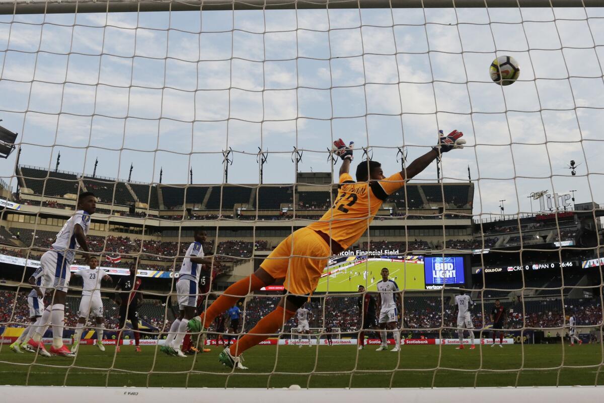 Costa Rica avanzó a la semifinal gracias a un autogol.