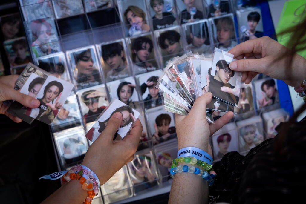 Kpop Fans At KCON, fans dance with their favorite K-pop idols — and each other ...
